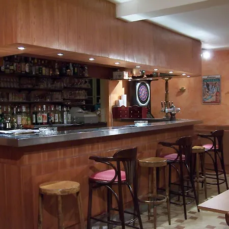 호텔 De La Pomme D'or 3*