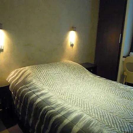 De La Pomme D'or Hotel 3*